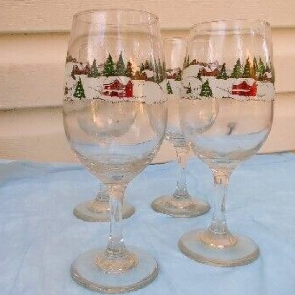 Currier & Ives Christmas Winter Scene Set of 4 Glasses Goblets Water/Wine